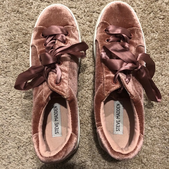 Velvet Shoes - Picture 3 of 5